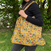Load image into Gallery viewer, Reusable Shopping Bag - Hummingbird (Nenookaasi)