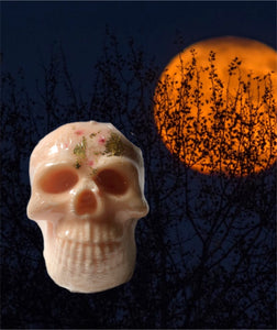 It Makes Scents Skull Candle (Peach - Pumpkin Praline Scent)