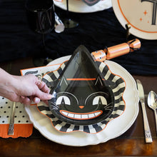 Load image into Gallery viewer, Vintage Style Halloween Paper Plates
