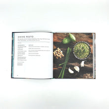 Load image into Gallery viewer, The Herbal Apothecary: Recipes, Remedies And Rituals [Christine Iverson]
