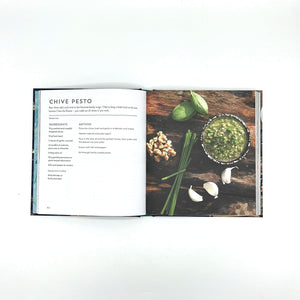 The Herbal Apothecary: Recipes, Remedies And Rituals [Christine Iverson]