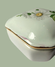 Load image into Gallery viewer, Vintage Ceramic Daisy Trinket Box
