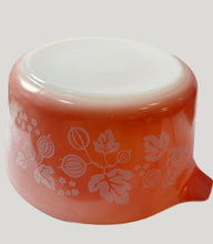 Load image into Gallery viewer, Vintage Pink Gooseberry Pyrex Casserole Dish (473 1 quart)
