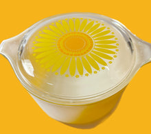 Load image into Gallery viewer, Vintage Pyrex Sunflower Lidded Casserole Dish Pair (473 1 quart + 477 1 pint)

