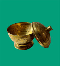Load image into Gallery viewer, Vintage Brass Trinket Box
