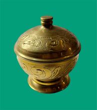 Load image into Gallery viewer, Vintage Brass Trinket Box
