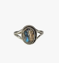 Load image into Gallery viewer, Labradorite Small Oval Cabochon Ring
