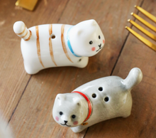 Load image into Gallery viewer, Cat Salt And Pepper Shakers
