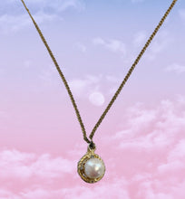 Load image into Gallery viewer, Vintage Pearl Pendant on Chain
